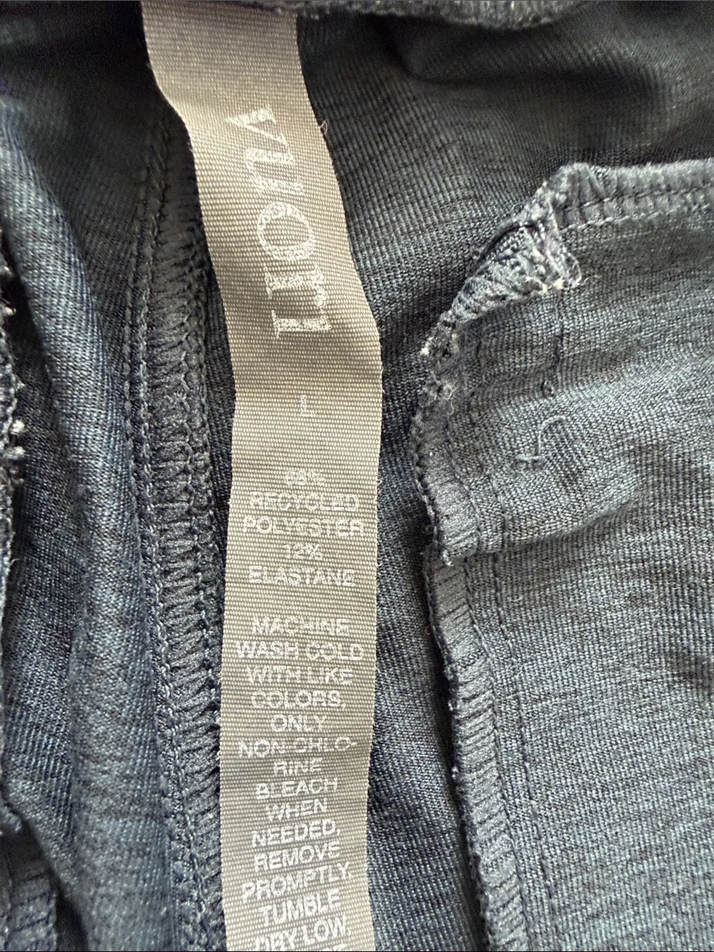 W Sunday Performance Joggers In Ink Blue . Size L